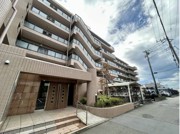 神奈川県茅ヶ崎市小和田２丁目のマンション