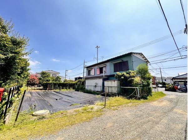 間口が広いのでお車の出し入れも楽々ですね。