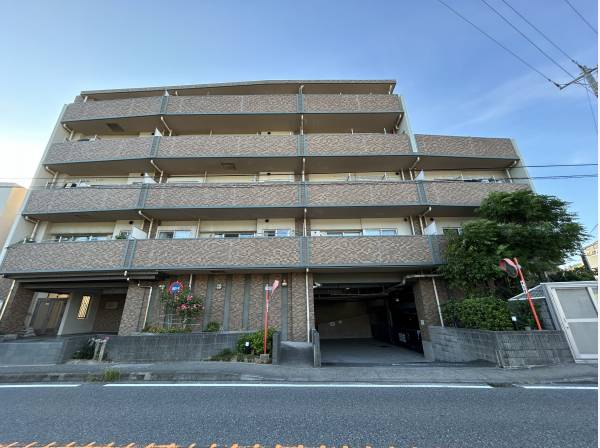 神奈川県鎌倉市津西１丁目のマンション