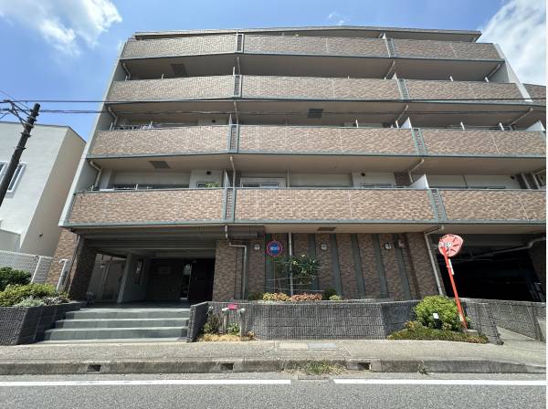 神奈川県鎌倉市津西１丁目のマンション