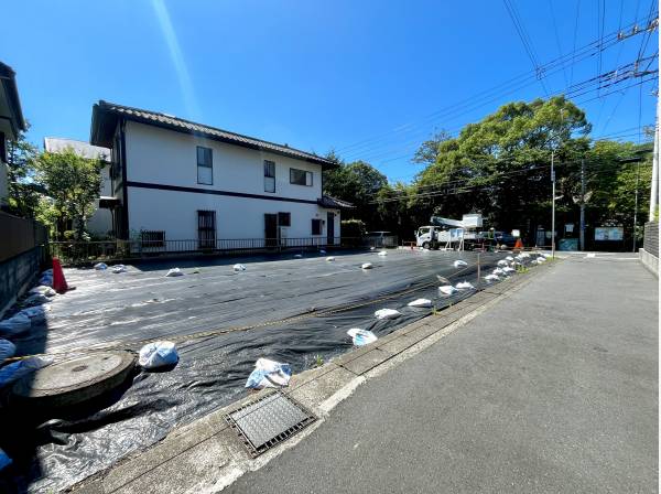 鎌倉駅徒歩15分の立地に登場した角地です。