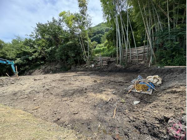 建築条件無しの売地です。